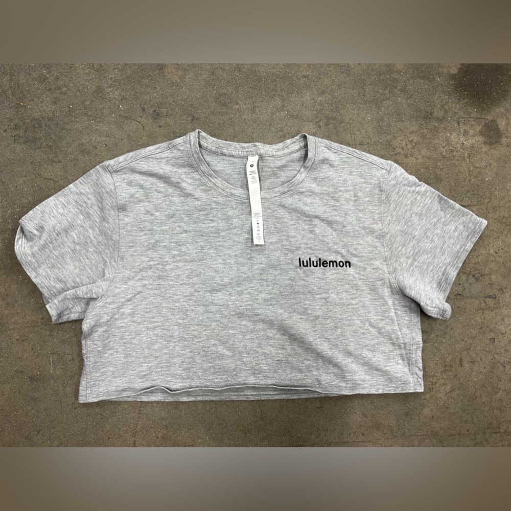 Lululemon cropped tee